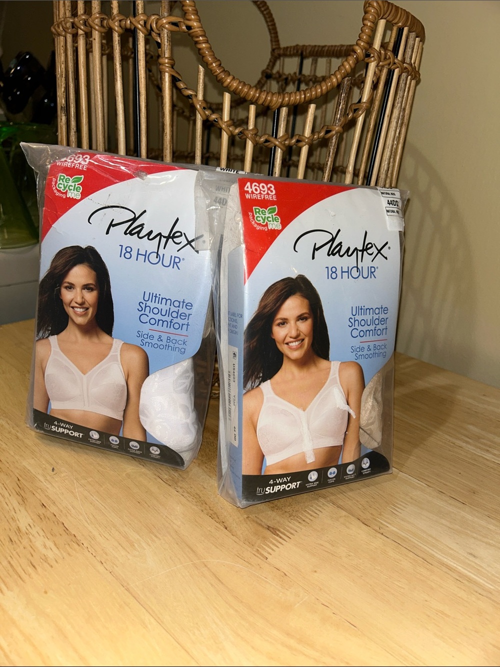 (2) NEW Playtex 18 Hour Bras Size 44DD 4693 WireFree 4-Way Support Beige / White